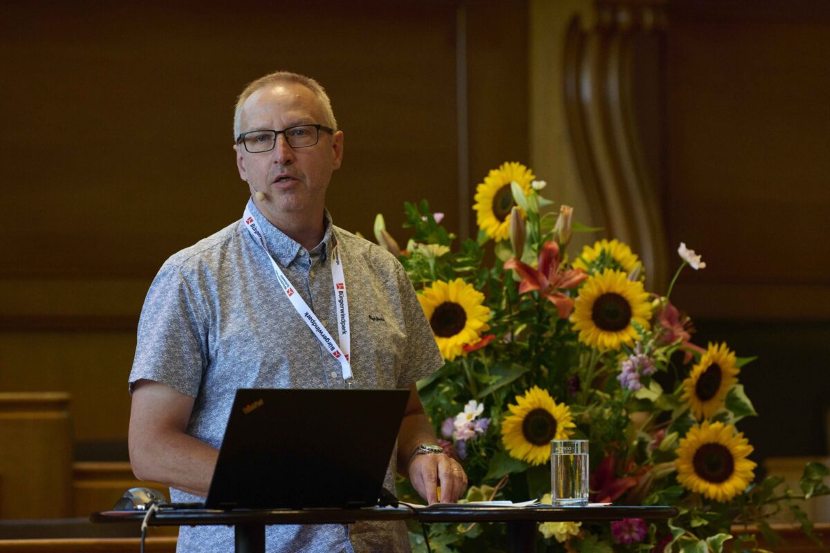 Nationale Windenergietagung Bern 2026.
Serge Boschung, Service de l’énergie du Canton de Fribourg.
Bern, 25.08.2026
Photo
Corinne Aeberhard
Route d’Alcantara 4
1762 Givisiez
079 816 77 64
corinne.aeberhard@bluewin.ch
ac-photo.ch